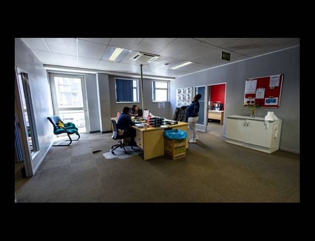 2,002M² OFFICE TO LET IN WATERFALL